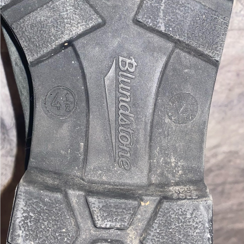 Blundstone Chelsea Boot in Gray Suede - Women's Pull-On Ankle Boots - Picture 5 of 7